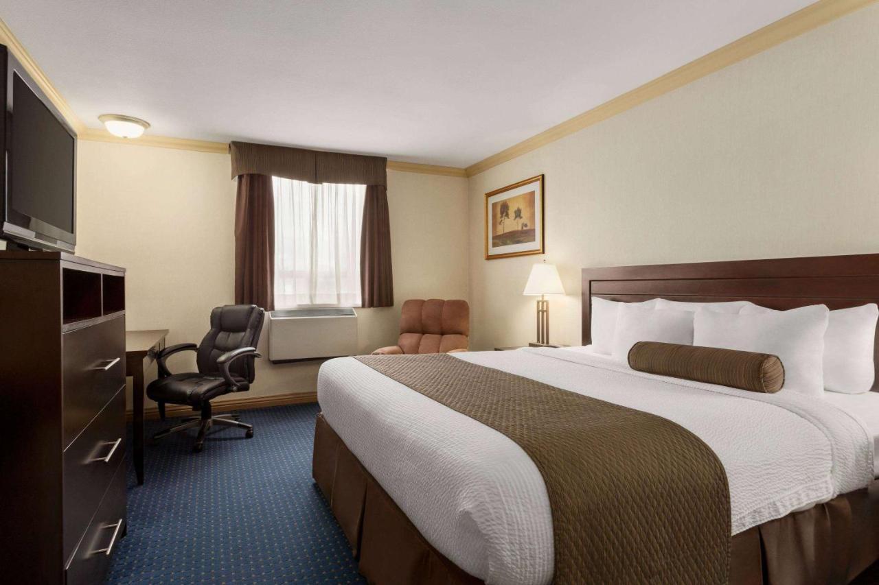 Days Inn & Suites By Wyndham Sault Ste. Marie On Exterior foto