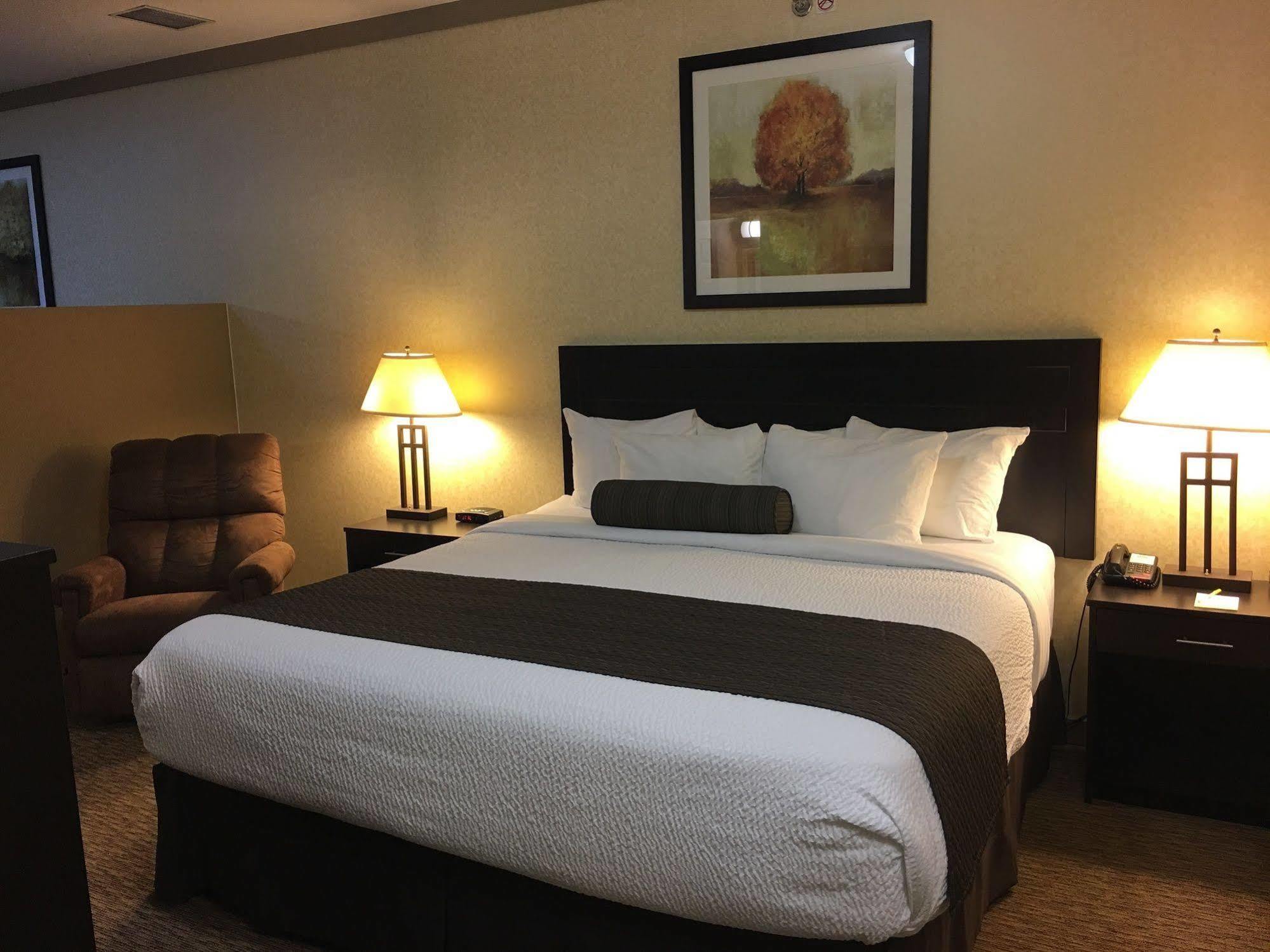 Days Inn & Suites By Wyndham Sault Ste. Marie On Exterior foto